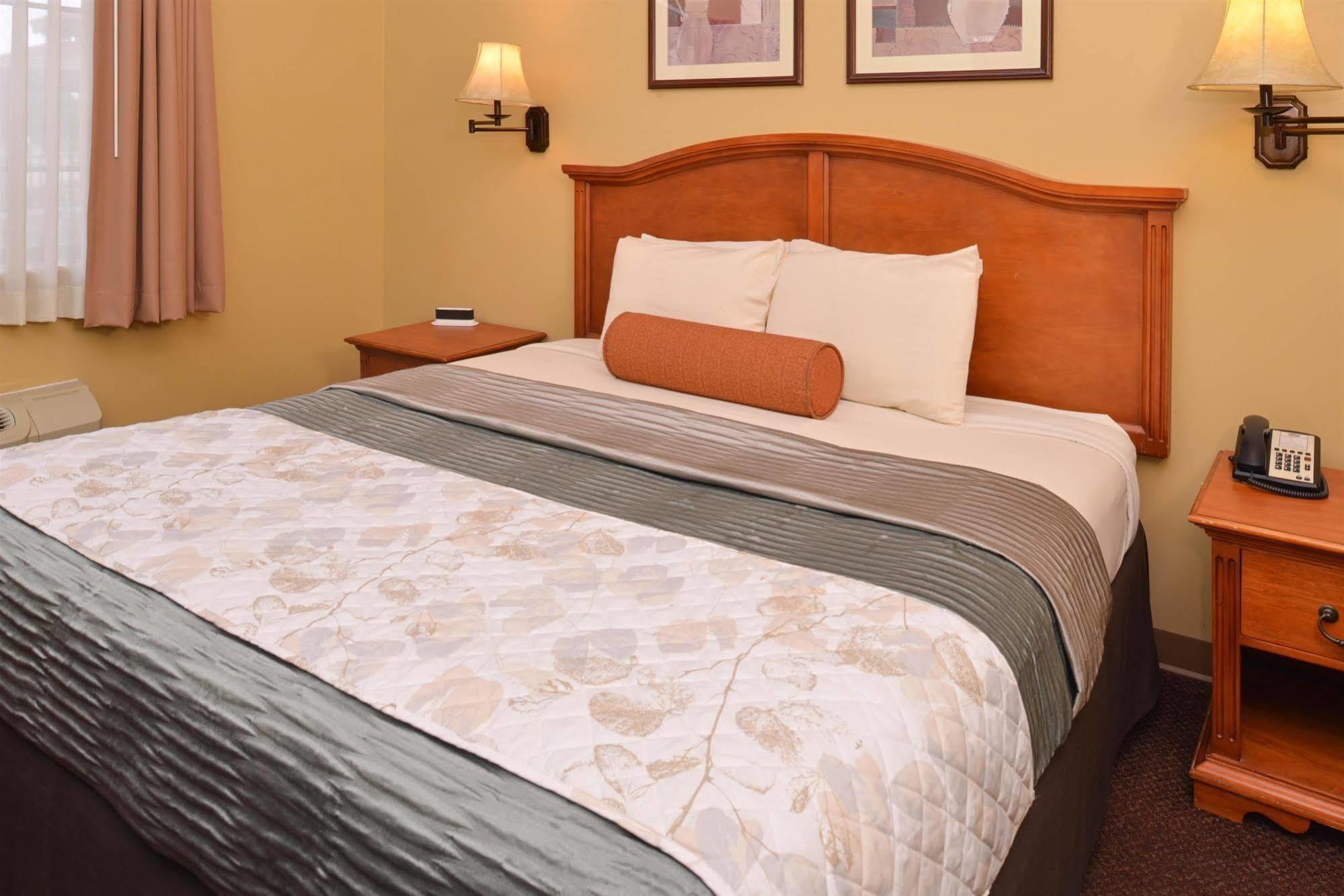 Country Hearth Inn & Suites Edwardsville Eksteriør billede