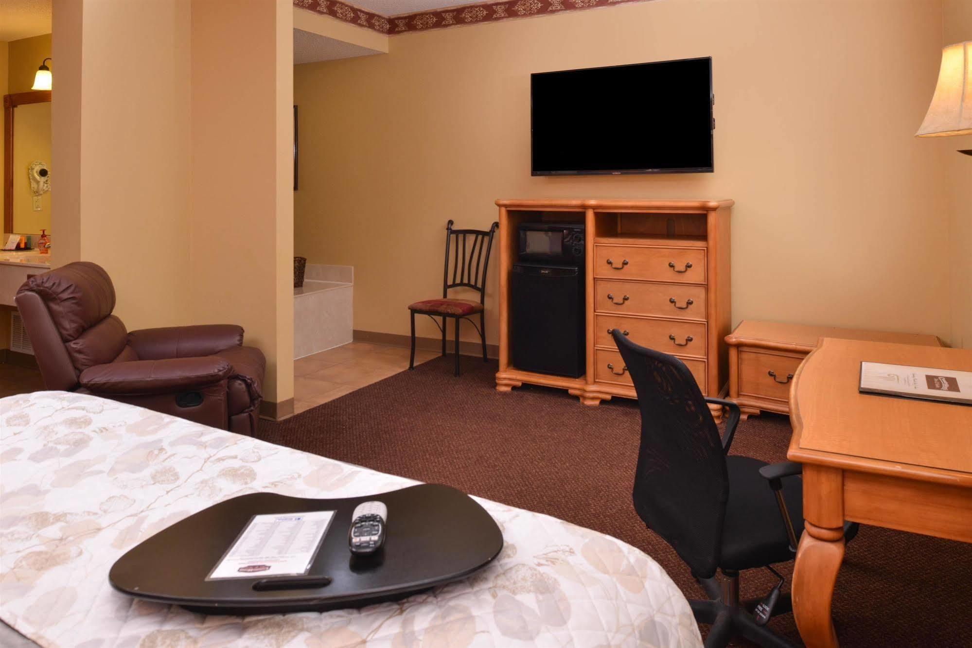 Country Hearth Inn & Suites Edwardsville Eksteriør billede