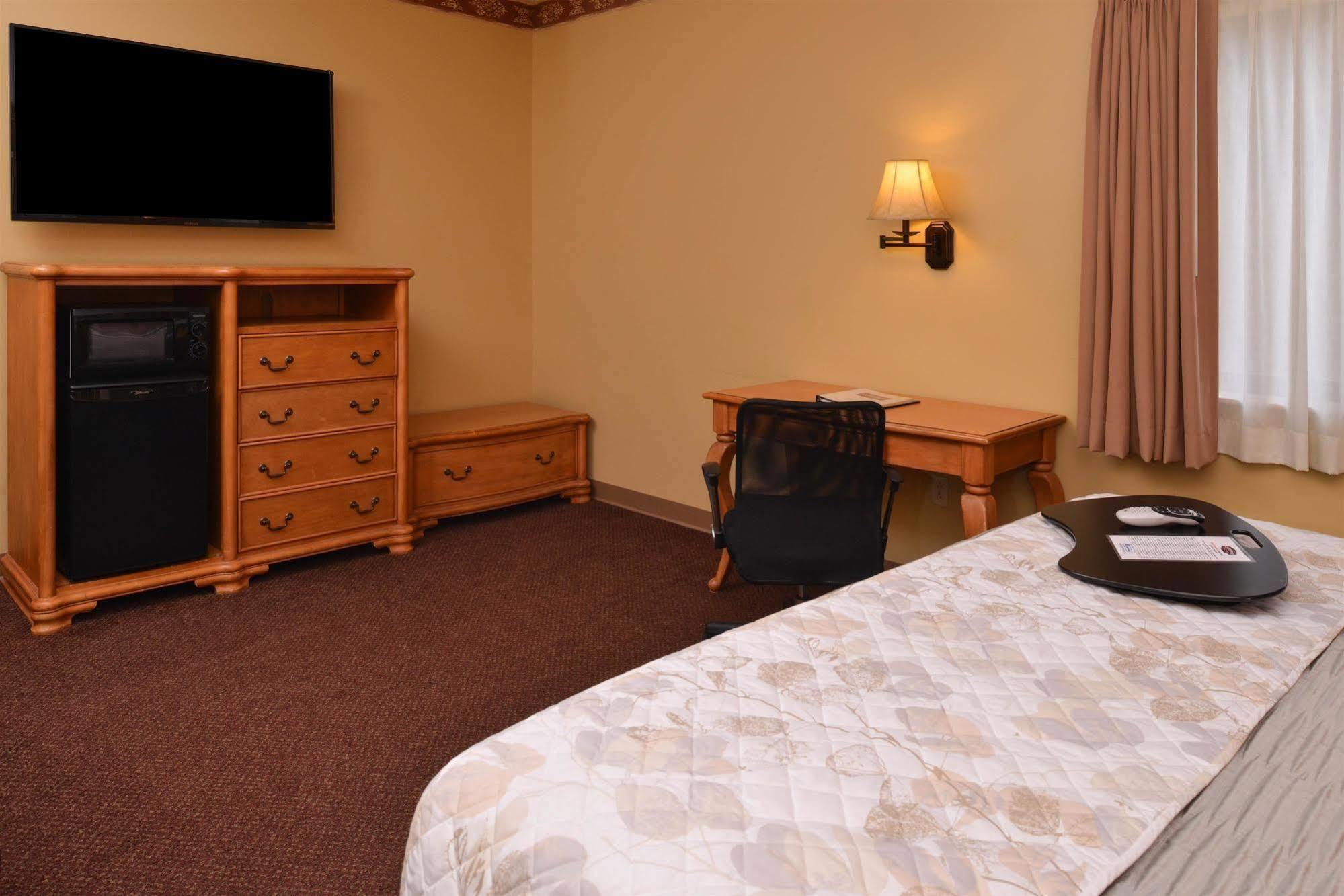 Country Hearth Inn & Suites Edwardsville Eksteriør billede