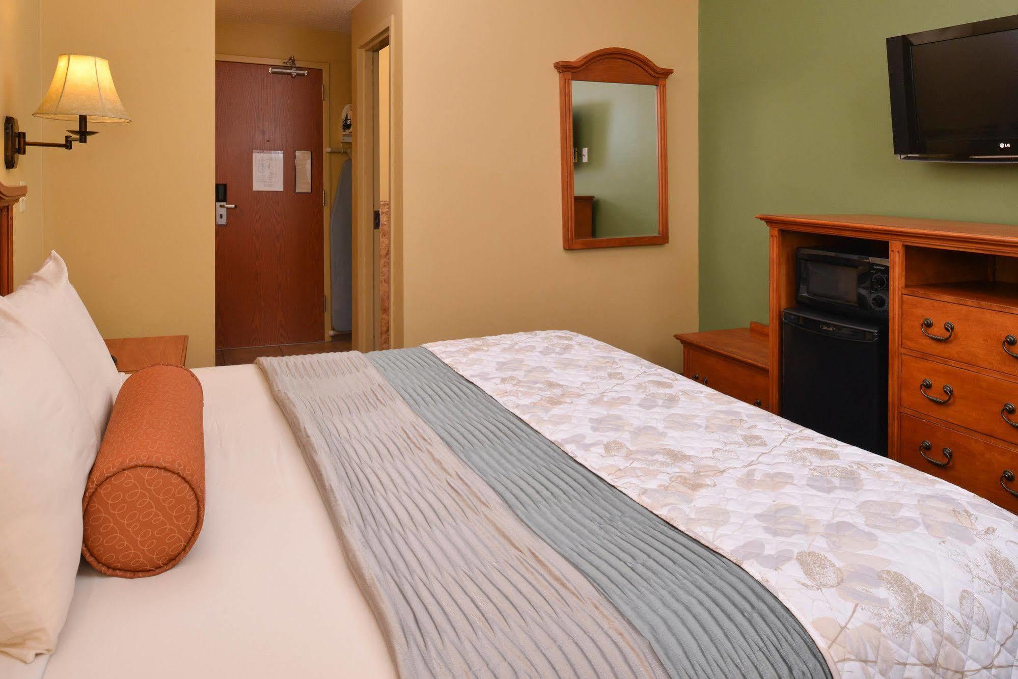 Country Hearth Inn & Suites Edwardsville Eksteriør billede